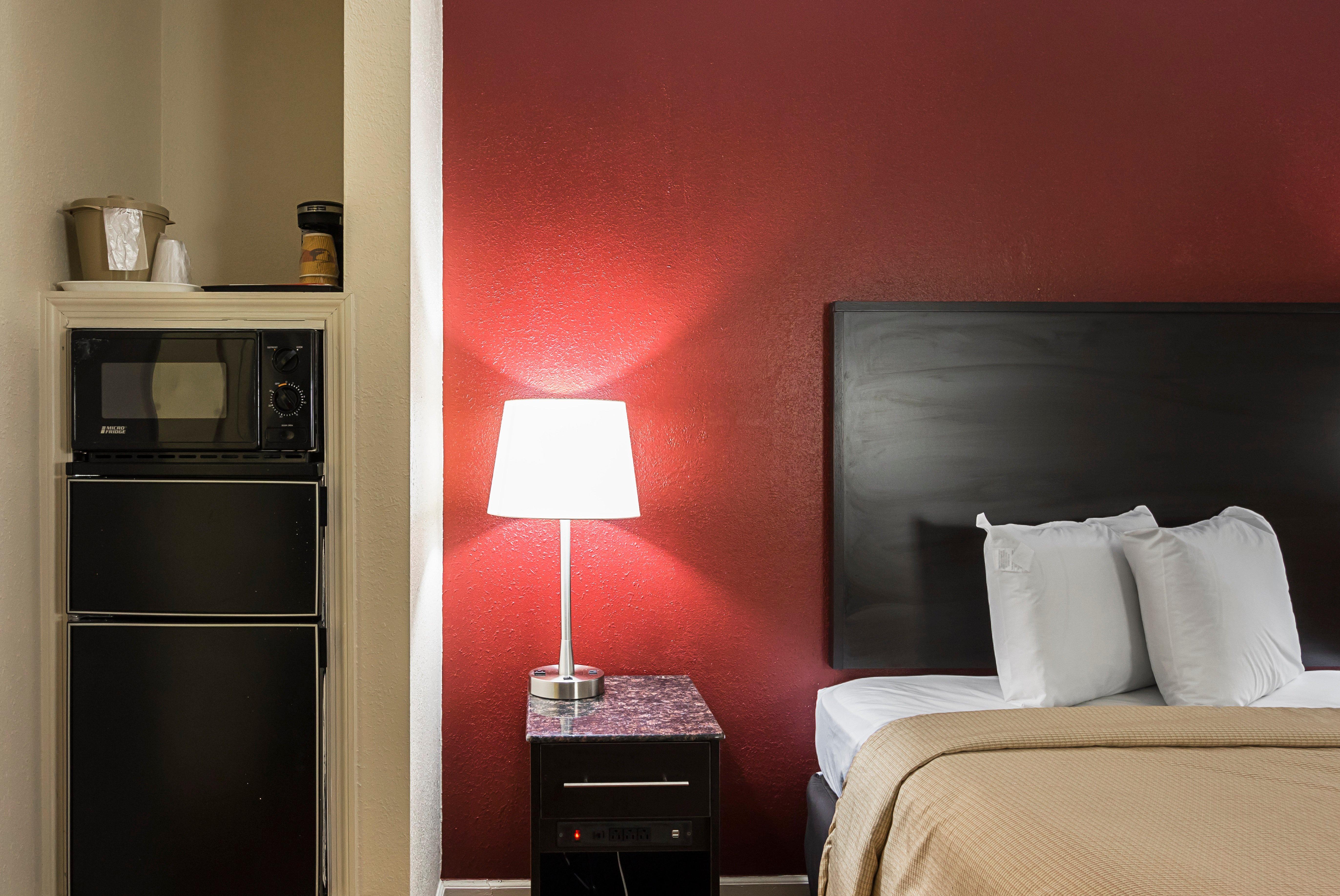 Red Roof Inn & Suites Скотсборо Экстерьер фото