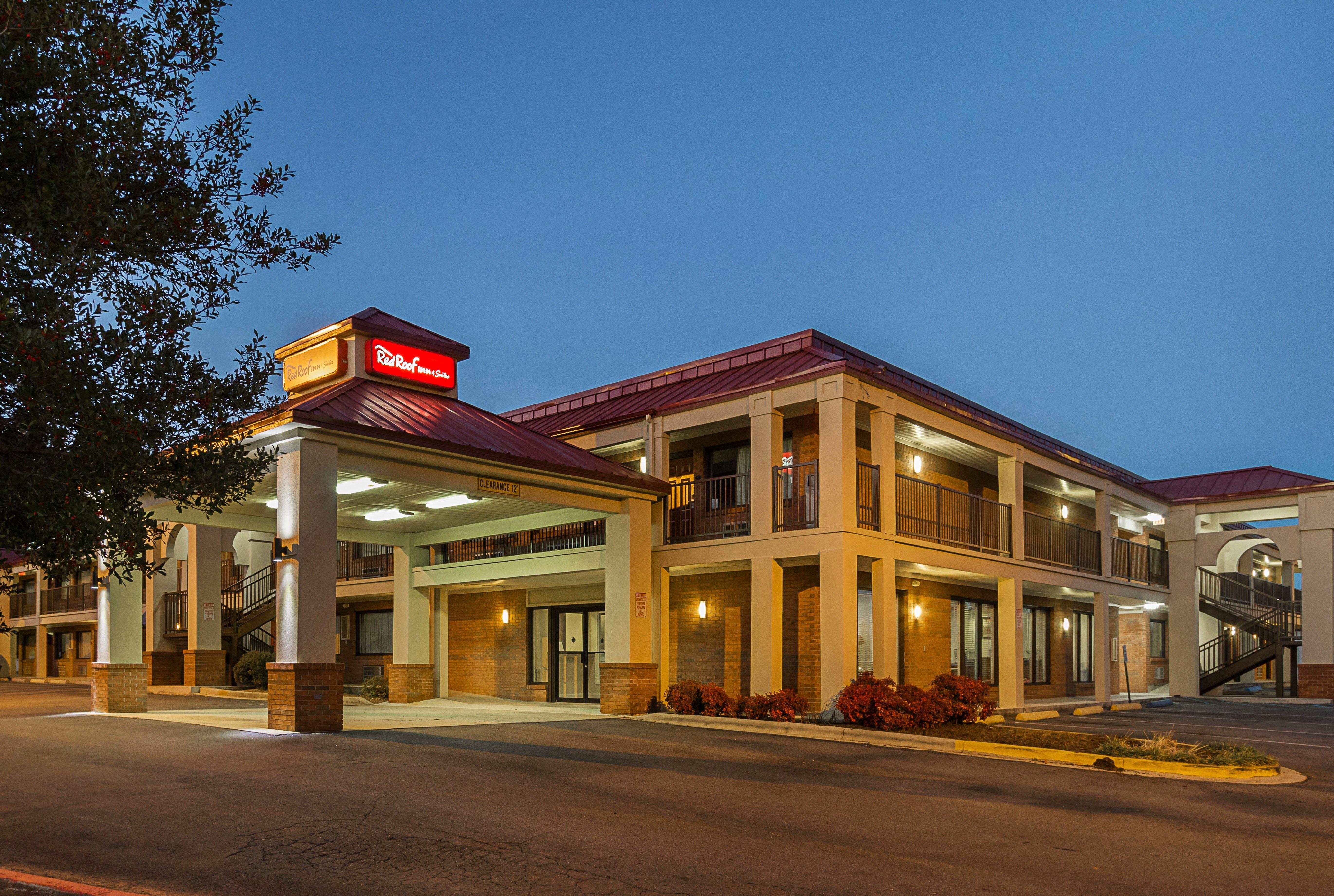 Red Roof Inn & Suites Скотсборо Экстерьер фото