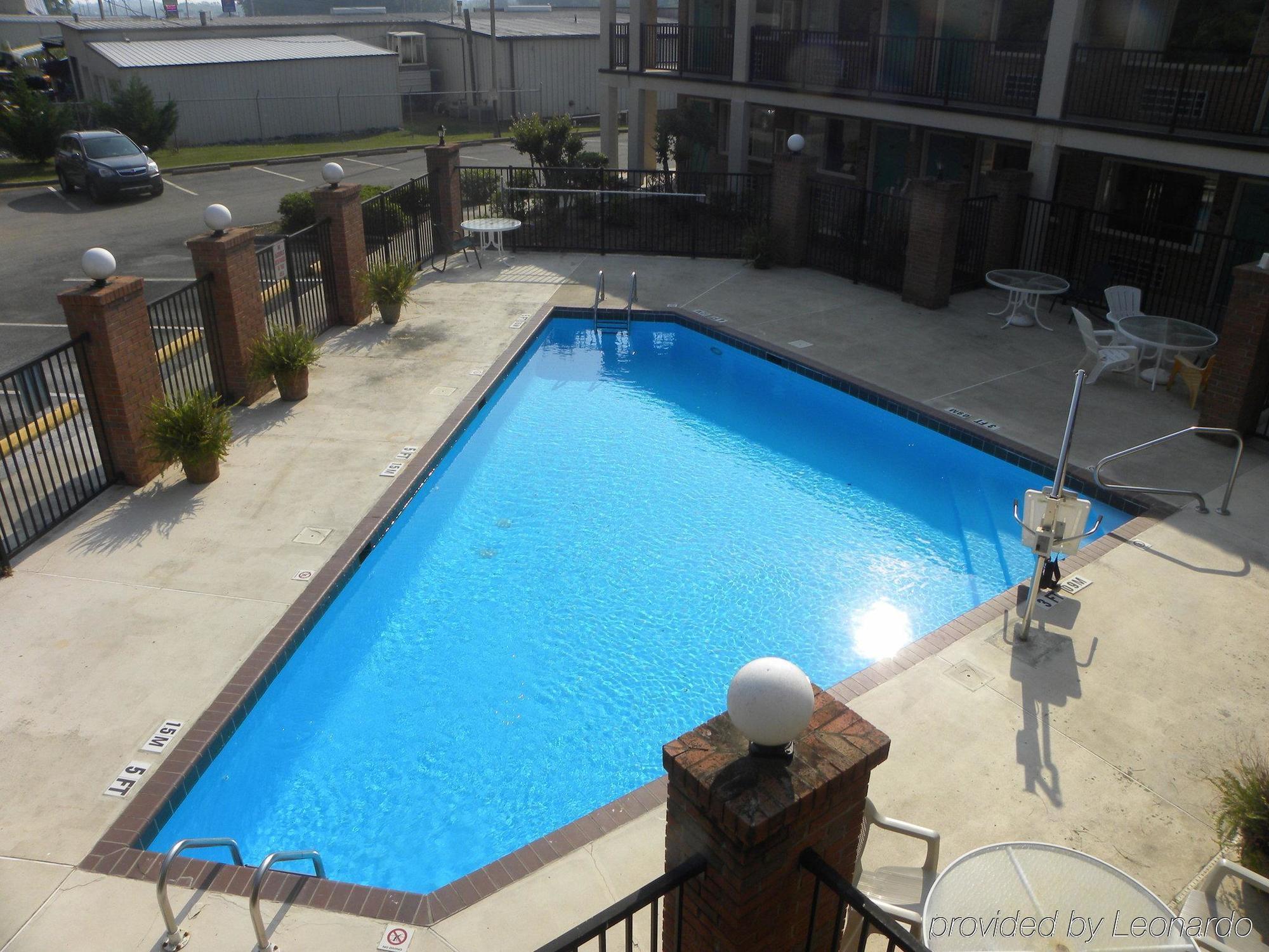 Red Roof Inn & Suites Скотсборо Экстерьер фото